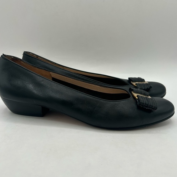 Salvatore Ferragamo Vara Gold Bow Logo Black Leather Ballerina flat Shoe  Size 7 - Picture 8 of 16